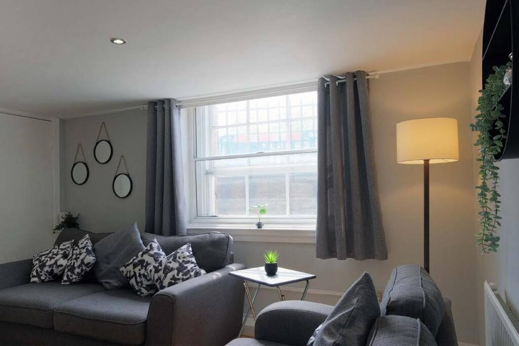 Seymour Townhouse By Serviced Living Liverpool Exterior foto