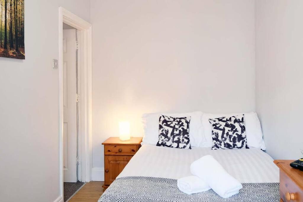 Seymour Townhouse By Serviced Living Liverpool Exterior foto
